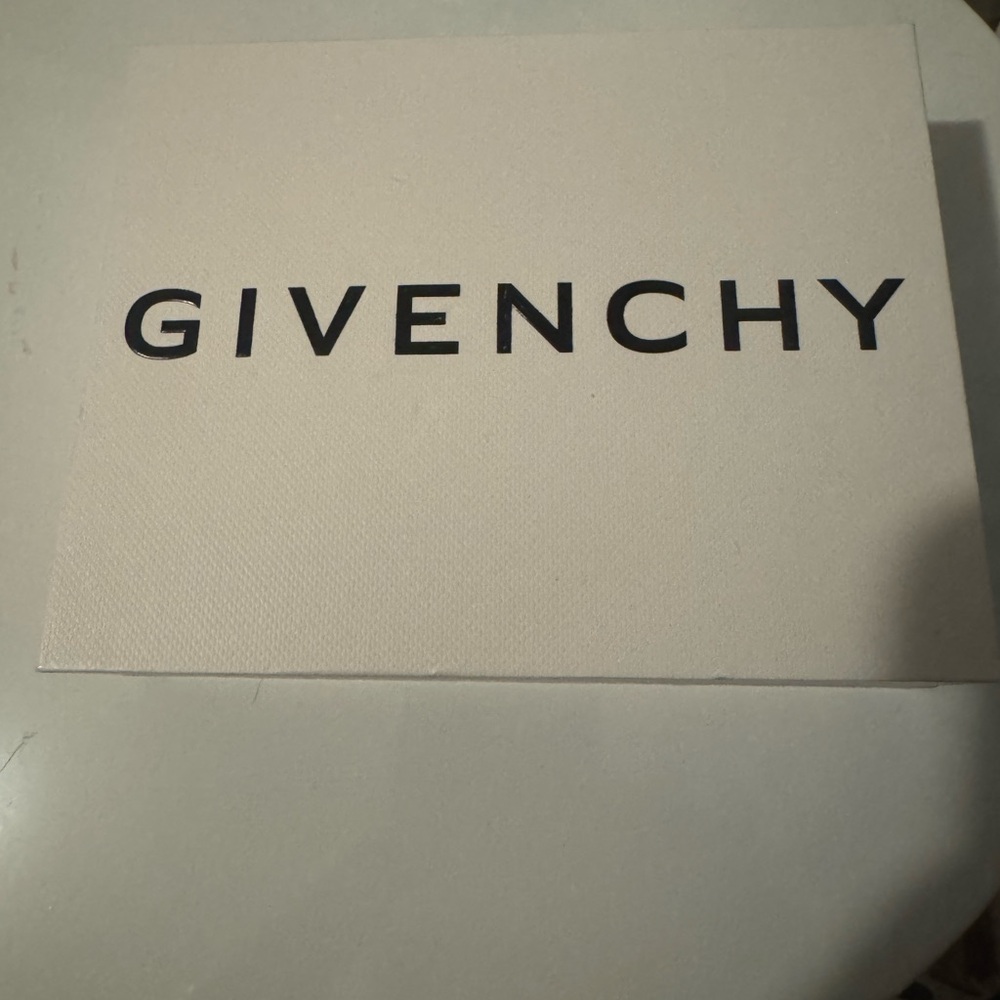 Givenchy
Givenchy Logo-Embossed 4G Leather Cardholder